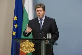 Първанов готов да съкрати разходите на администрацията си