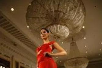 Шефът на съвета на директорите на БФБ  и банкери се радваха на стилно ревю и сексапил