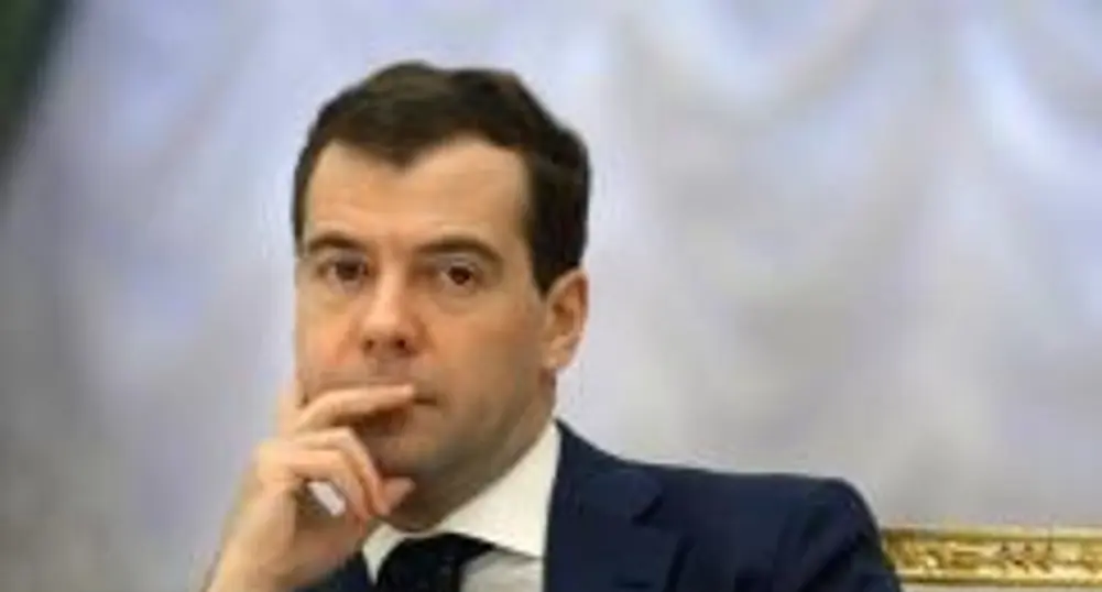 Доверието към Медведев расте
