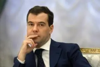 Доверието към Медведев расте