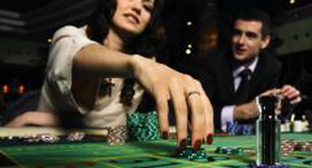 Молове и казина по границата