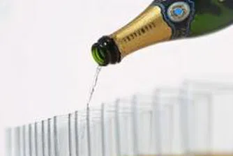 Луксозните френски вина поевтиняват заради кризата