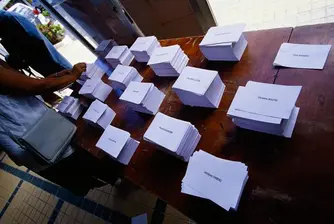 Близо половината българи не смятат да гласуват