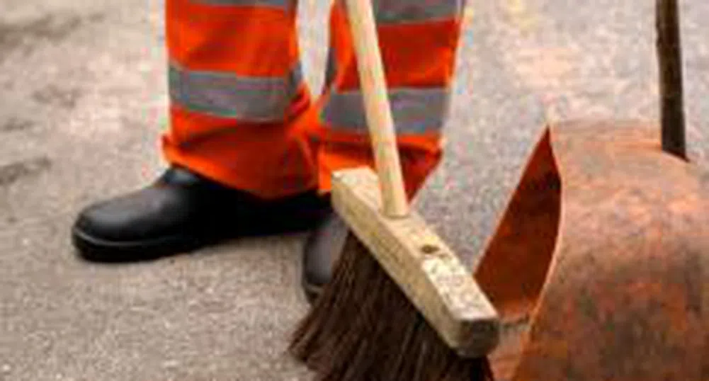 Мият 17 булеварда на първия етап от пролетното почистване в София