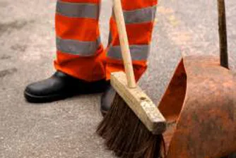 Мият 17 булеварда на първия етап от пролетното почистване в София