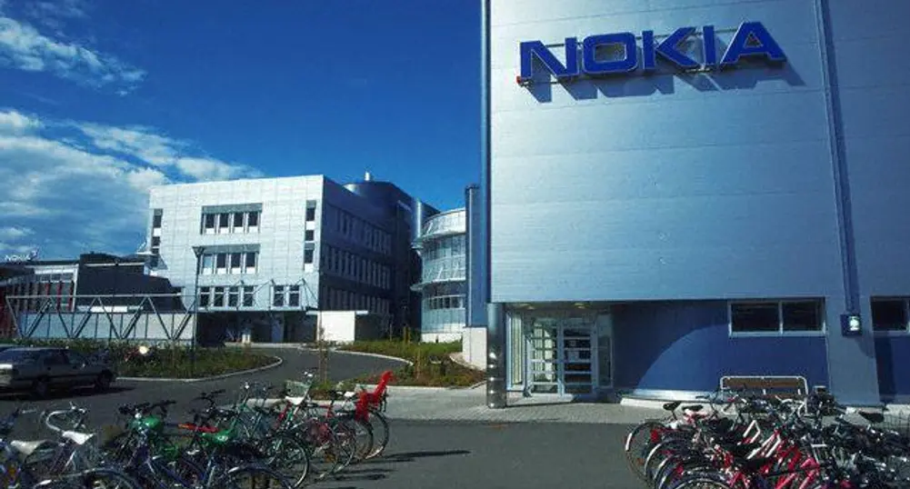 Печалбата на Nokia пада с 90%