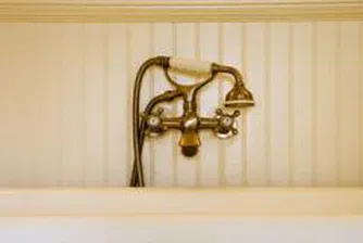 40% от японците се къпят с мобилния си телефон