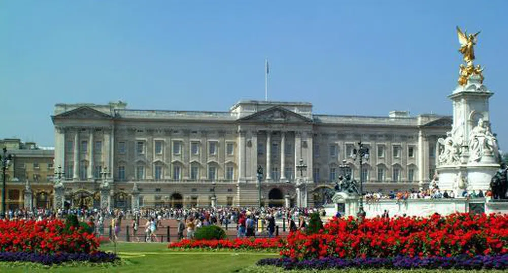 И Бъкингамският дворец със зеленчукова градина