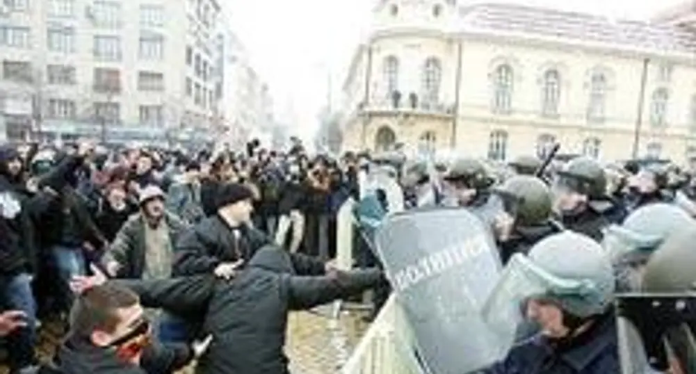 Ройтерс: Протестът в София се превърна в метеж