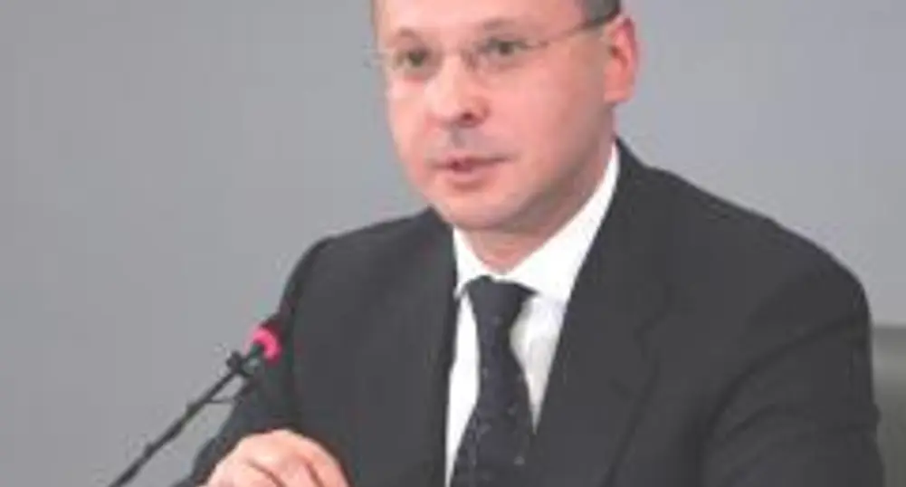 Станишев вика министри заради кризата