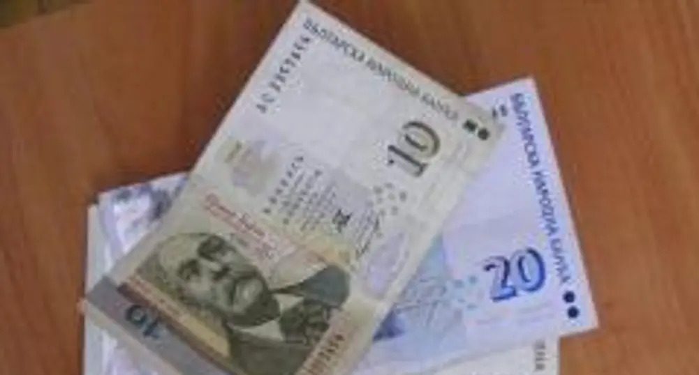 МВФ: Левът е надценен