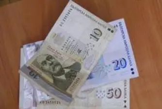 МВФ: Левът е надценен
