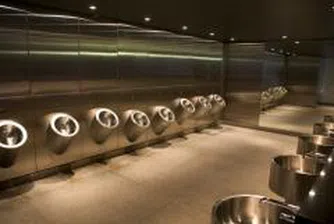 Германец лети с делтаплан, за да стигне до тоалетна на Златни пясъци