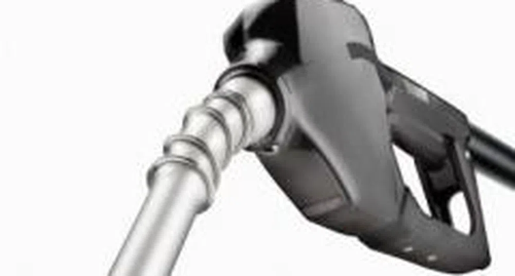 Петролът под 90 долара за барел за пръв път от месец насам