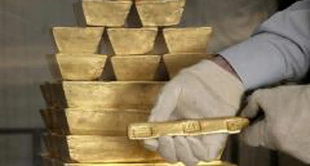 Златото отчита спад и приближава едномесечното дъно