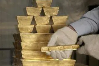 Златото отчита спад и приближава едномесечното дъно