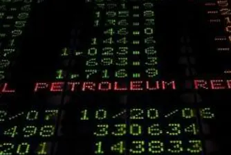 Петролът спада за пета поредна сесия и е под 53 долара