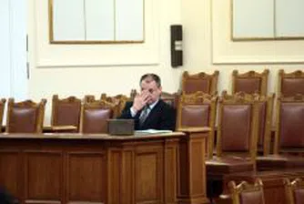 Премиерът мълчи за промените в МС