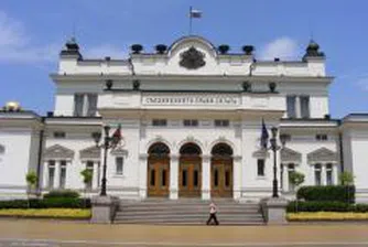 Опозицията внася шести вот на недоверие срещу правителството