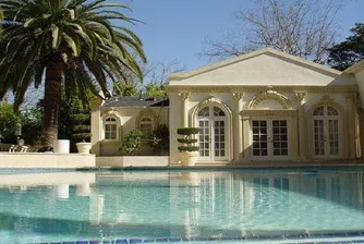 Имотните неволи на звездите