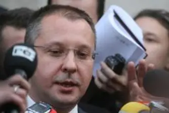 Станишев и Първанов коментираха изказването на Доган