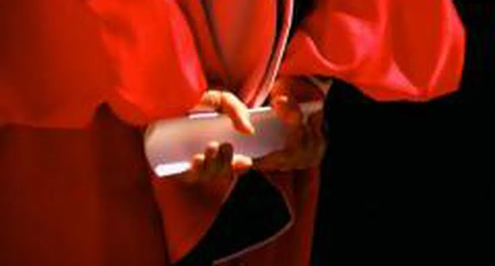 Голяма част от заетите в администрацията с висше образование