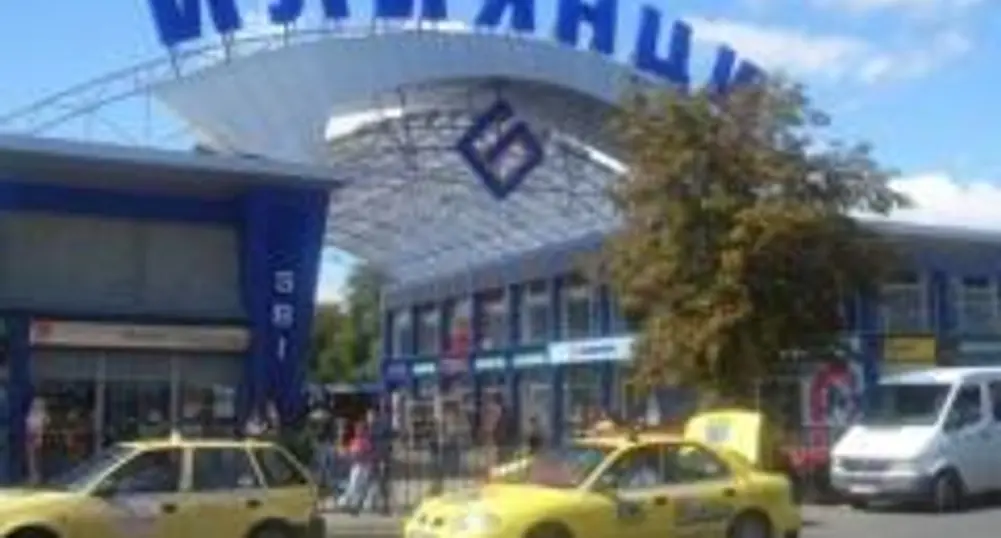 Голям пожар избухна на пазара в Илиянци