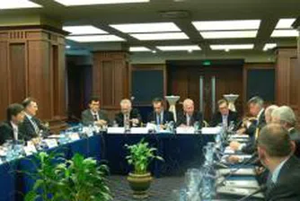 Орешарски представи пред инвеститори макроикономическата ни политика