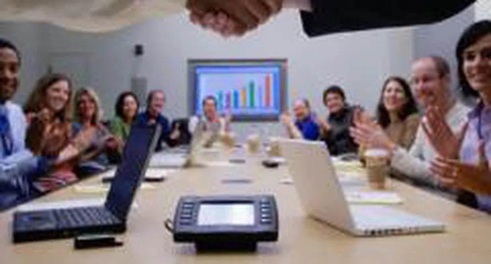 Сделките по сливания и поглъщания намаляват с 32% за първите три месеца