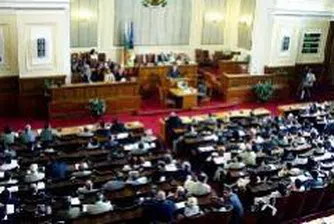 Парламентът гласува промени в Закона за държавния служител