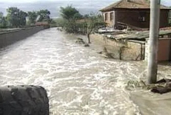 Четири екипа работят по дезинфекцията на Цар Калоян