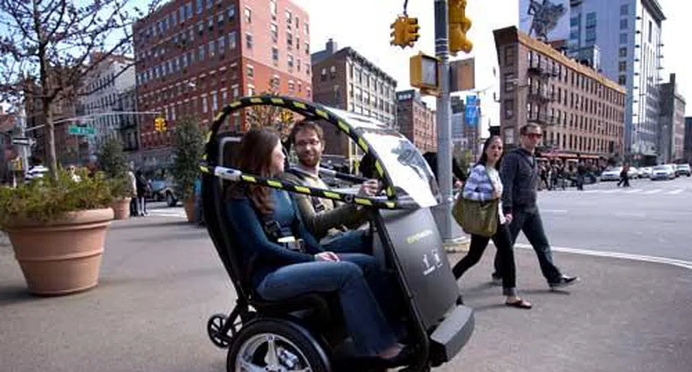 Създават нов електрически автомобил на две колела