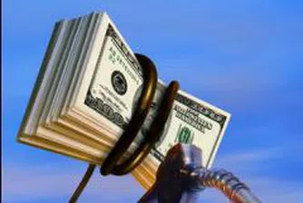 Кошмарът на щатските шофьори се сбъдна - бензинът над четири долара за галон!