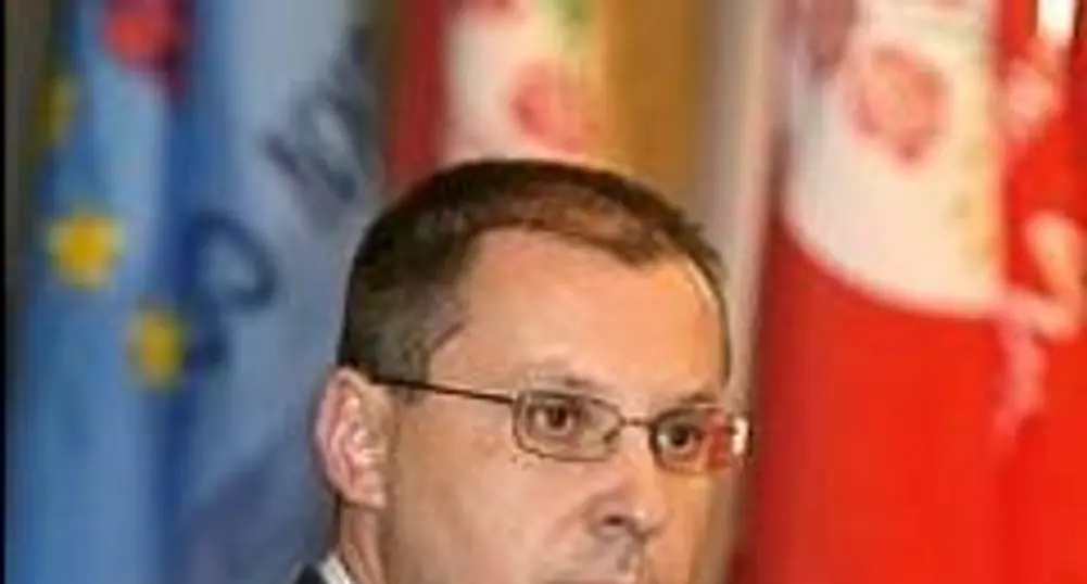 Станишев оцеля за седми път