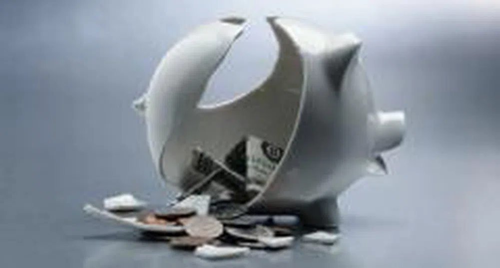 Двама на всеки трима гърци все повече се затрудняват да плащат сметките си