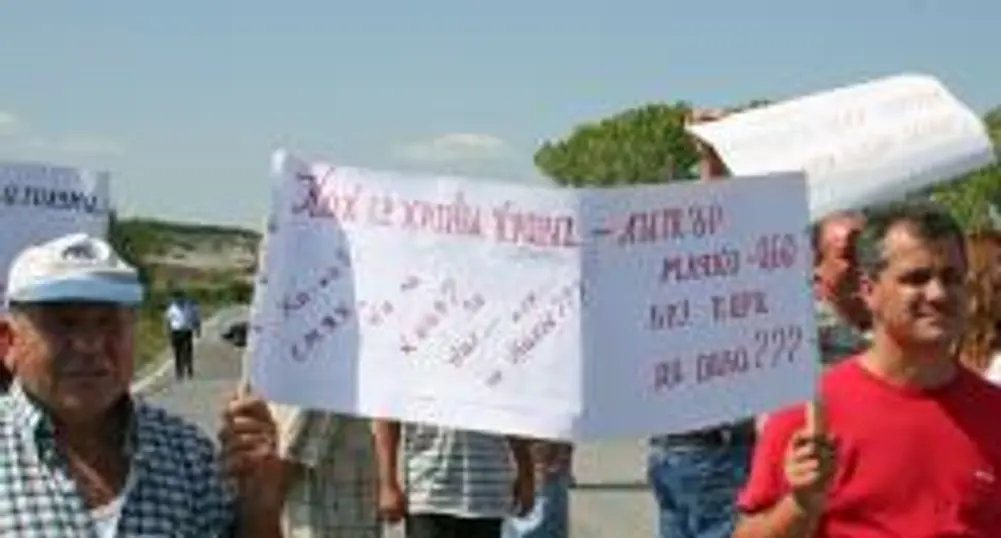 Dairy Farmers Go on Protests Across Bulgaria, Clash with Police near Altimir