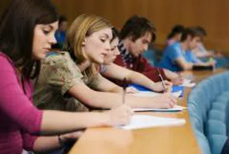 Дискутират бюджета на Европейския съюз в УНСС