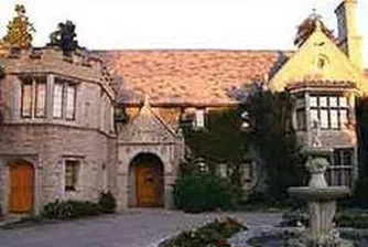 Хю Хефнър продава къщата си в Бевърли Хилс