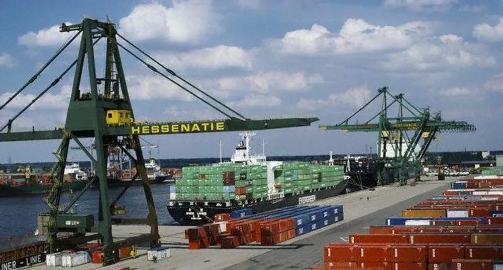 Превозите през морските пристанища в Европа падат с 14%