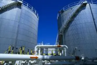 Виетнам съкращава износа на петрол с 20%