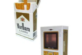 "Кръстосаха" мобилен телефон със запалка