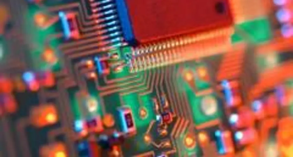 Intel пуска процесор за автомобили и интернет телефони