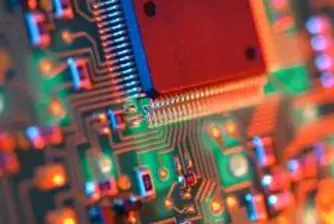 Intel пуска процесор за автомобили и интернет телефони