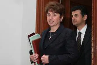 Плугчиева на среща с депутати от опозицията