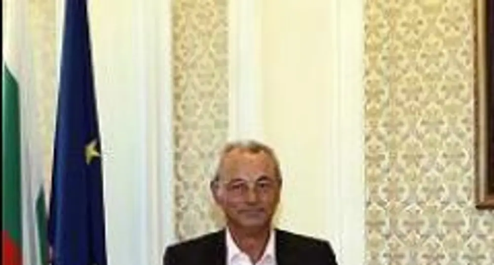 Данъчните проверяват имотите на Доган