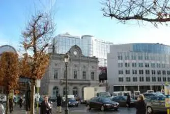 Временните работници ще получават заплата от първия ден