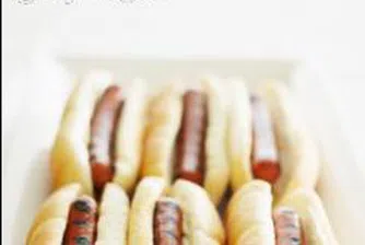 23-годишен американец погълна 66 хот-дога и подобри световния рекорд