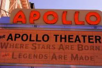 Аполо Тиътър става на 75 години