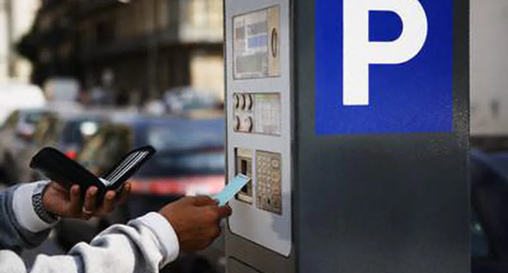Служител обрал 170 000 долара от апарати за паркиране