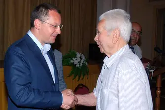 Станишев: Справяме се по-добре от много държави